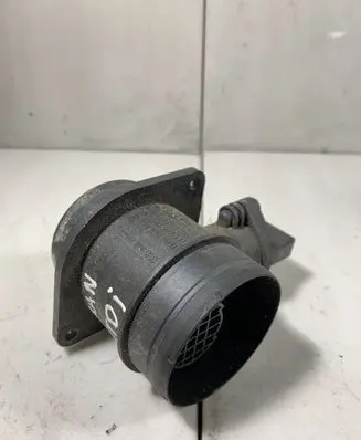Volkswagen Touran I Mass air flow meter 038906461B