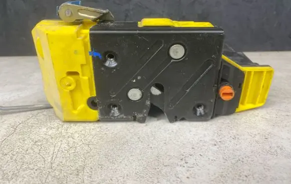 Volvo XC70 Rear door lock 30663050