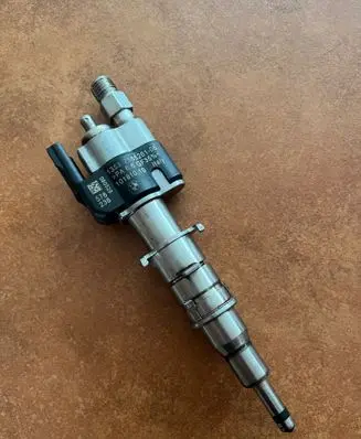 BMW 3 E92 E93 Fuel injector 7585261 13537585261