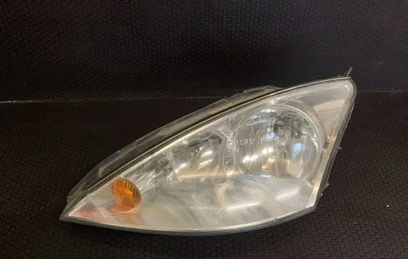 Ford Focus Headlight/headlamp 2M5113W030BE