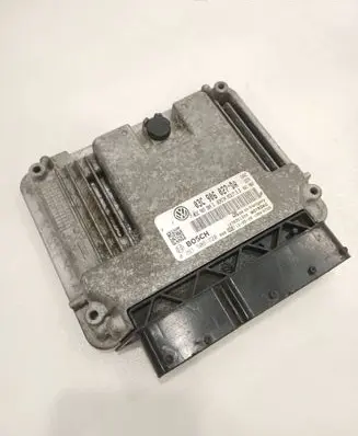 Volkswagen Touran II Engine control unit/module 03C906027DA 03C907309G 0261S06720