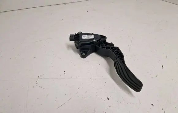 Nissan X-Trail T32 Accelerator throttle pedal 180024BA0B