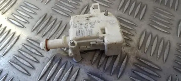 Volkswagen Golf IV Central locking motor 1J6810773A 3B0959782