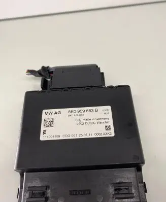 Audi A4 S4 B8 8K Voltage converter/converter module 8K0959663B 111004109 8K0959663
