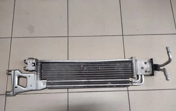 Mercedes-Benz E AMG W212 Engine oil radiator A2125000901
