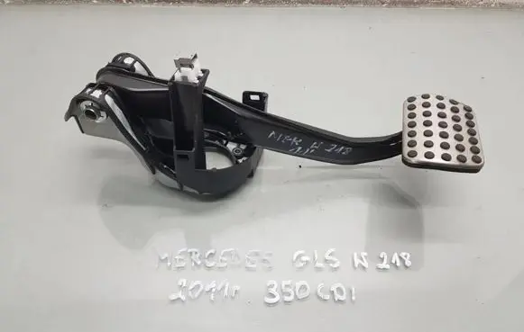 Mercedes-Benz CLS C218 X218 Brake pedal A2042902101