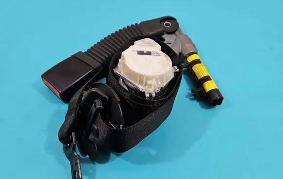 BMW X3 E83 Front seatbelt 34003070B IMPRK1358233