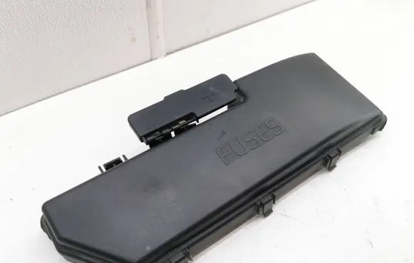 Volvo S80 Fuse box cover 9494211