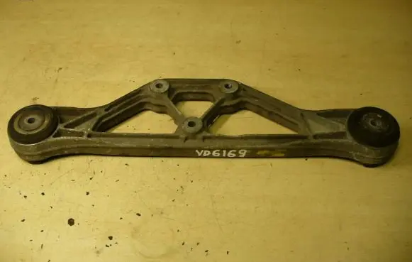 Audi A8 S8 D3 4E Engine mounting bracket 4E0815069E VD6169