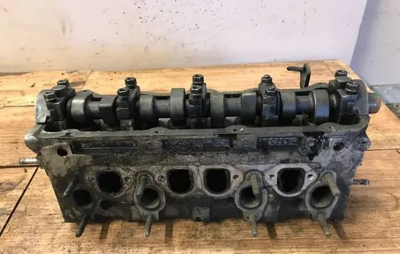 Volkswagen Golf IV Engine head 038103373E