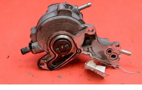 Volkswagen Polo Vacuum pump 038145209A