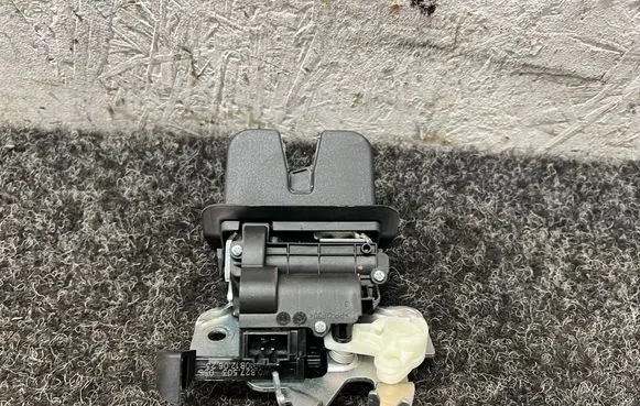 Audi A5 Tailgate/trunk/boot lock/catch/latch 8W0827503