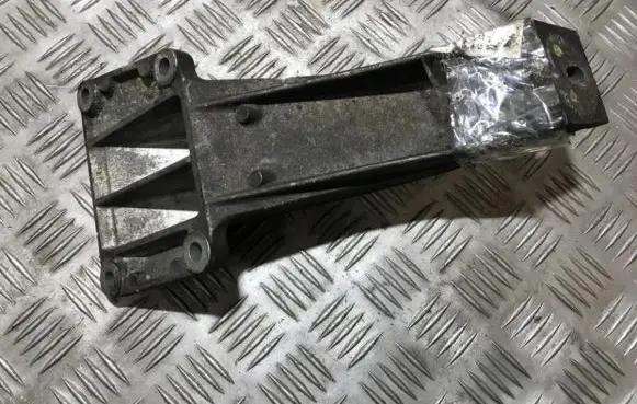 BMW 5 E39 Engine mounting bracket 22111092973 22.11-1092973
