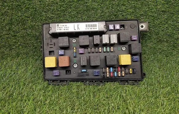 Volvo V40 Power management control unit 13268301 5DK00946440 SW0901