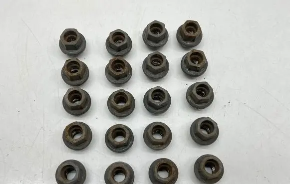 Volvo V40 Cross country Nuts/bolts 31400259