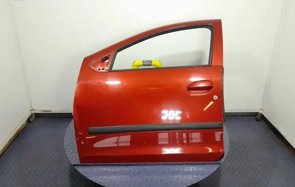 Dacia Sandero Front door