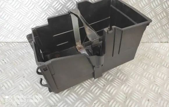 Ford Focus Battery box tray 4M5110723BC C8C9A C8C2A
