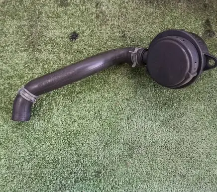 Audi A8 S8 D3 4E Breather/breather pipe/hose 057103493D