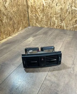 Mercedes-Benz C W204 Dash center air vent grill