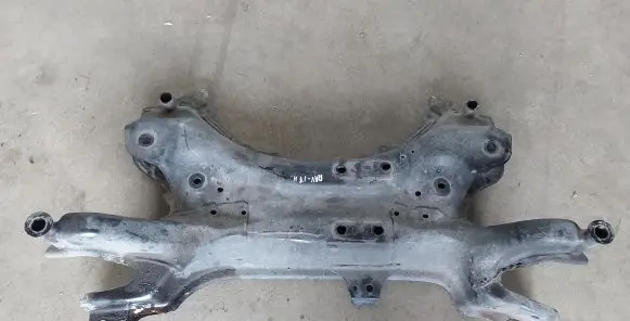 Toyota RAV 4 (XA40) Front subframe