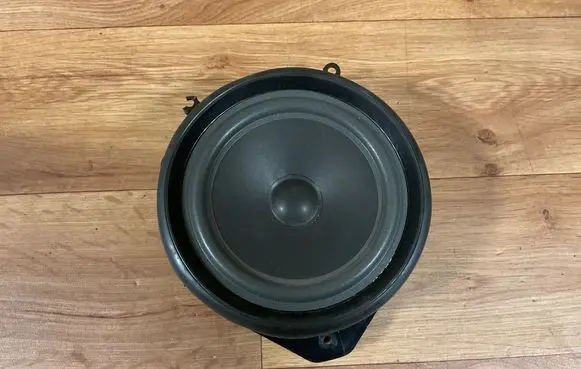 Audi A4 S4 B7 8E 8H Front door speaker 8E0035411