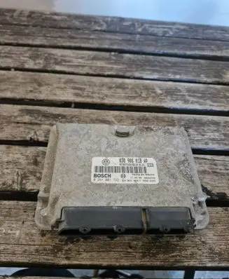 Volkswagen New Beetle Engine control unit/module 038906018AP 0281001732 28SA3745