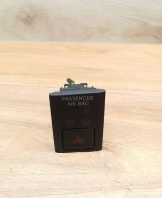 Volkswagen Tiguan Hazard light switch 5NC919225A