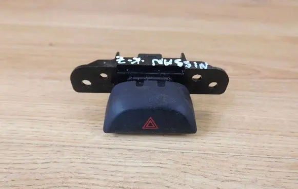 Nissan Pulsar Hazard light switch 682UU3ZL0A