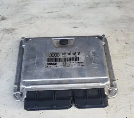 Audi A4 S4 B5 8D Engine control unit/module 038906019BR 28SA4418 0281010226