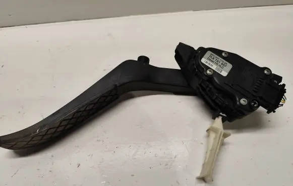 Volkswagen Touareg I Accelerator throttle pedal 7L6721507 6PV00777025