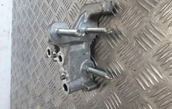 Ford Kuga II Engine mounting bracket