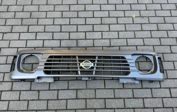 Nissan Patrol Y60 Front bumper upper radiator grill 623100Y701 623100Y000