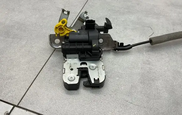 Skoda Superb B8 (3V) Tailgate/trunk/boot lock/catch/latch 4M0827506D