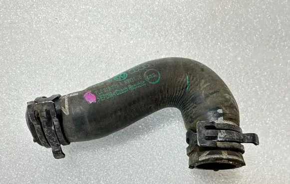 Volkswagen Touareg I Engine coolant pipe/hose 7L0819329A