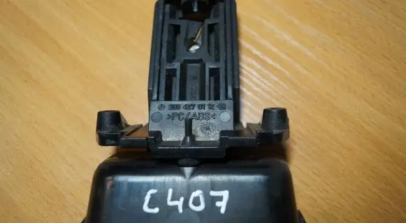 Mercedes-Benz C W203 Hand brake release handle 2034270112 C407