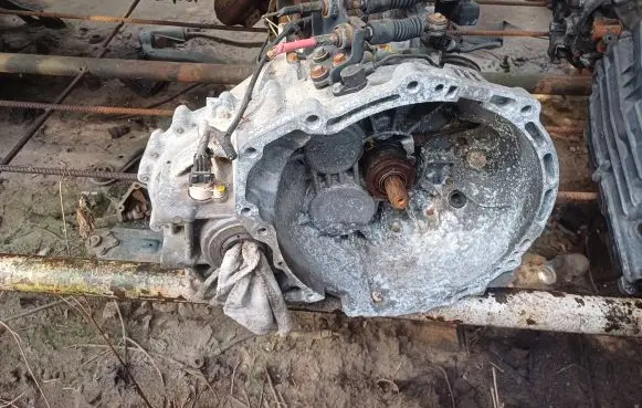 KIA Carnival Manual 5 speed gearbox 4300038050 Y061011760 VQ79WVG3T