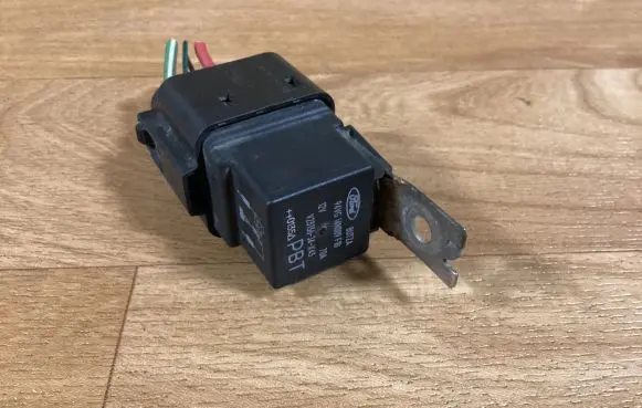 Ford Mondeo Mk III Glow plug pre-heat relay 94VG14N089F1B V23136J4X43 0135A