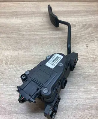 Volvo S40, V40 Accelerator throttle pedal 30865642 M865642 WITHPLUG