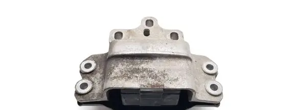 Volkswagen PASSAT B6 Engine mount bracket 3C0199555R