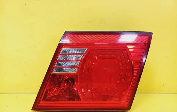 KIA Magentis Tailgate rear/tail lights