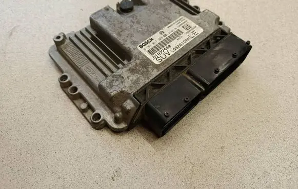 Suzuki SX4 Engine control unit/module 51877440 0281017320 LQ5261DAM