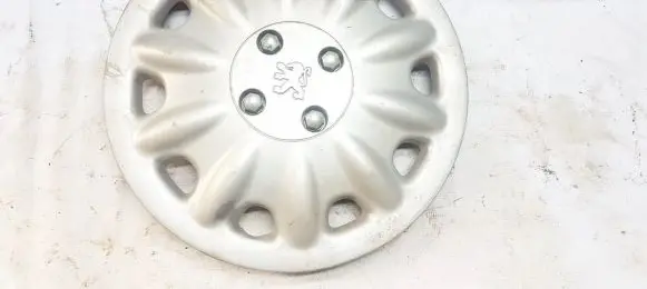 Peugeot 206 R15 wheel hub/cap/trim 
