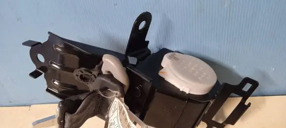 Honda FR-V Third row seat belt 6090768 6048663