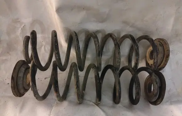 Volkswagen Golf VI Rear coil spring
