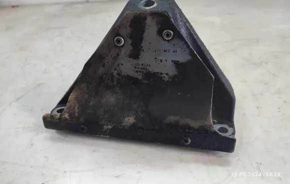 BMW 5 GT F07 Engine mounting bracket