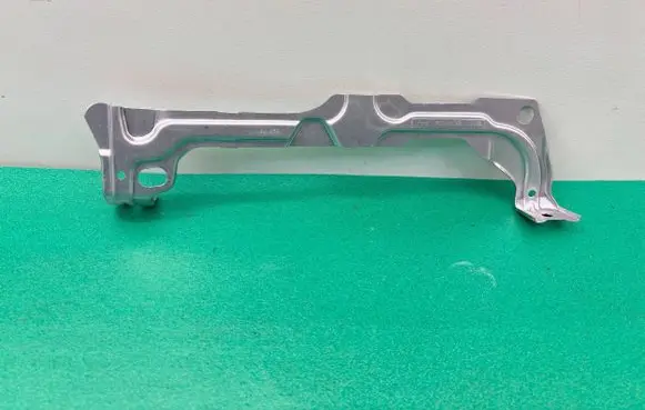 Ford Mondeo MK IV Fender mounting bracket 7S71A16C078