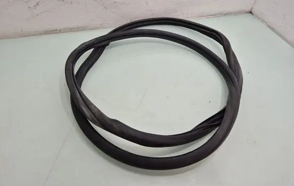 Peugeot 2008 I Front door rubber seal 9673084680