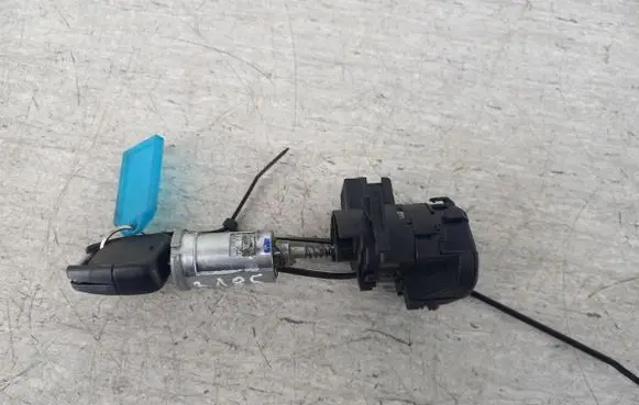 Opel Zafira A Ignition lock 13107754