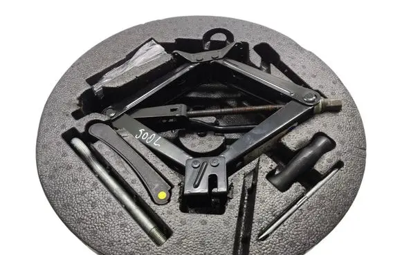 Fiat 500L Tool set 