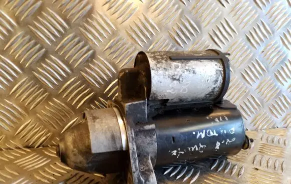 Volkswagen PASSAT B5 Starter motor 0001108174 078911023D